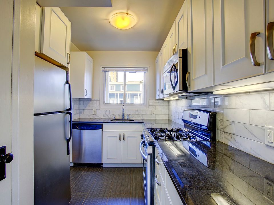 1st image of 121 Crespi Dr