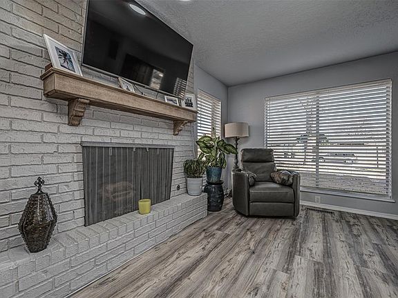 4th image of 2910 Rosewood Ln