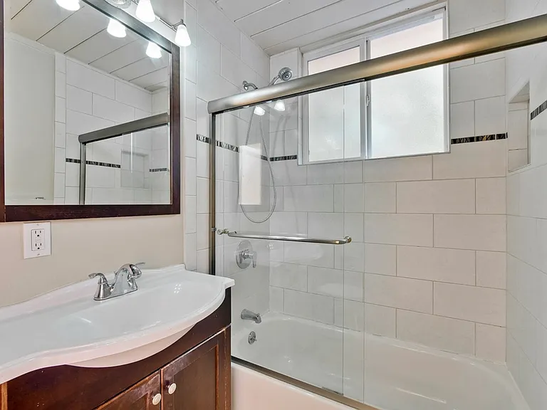485 Emmons Dr — Photo 32