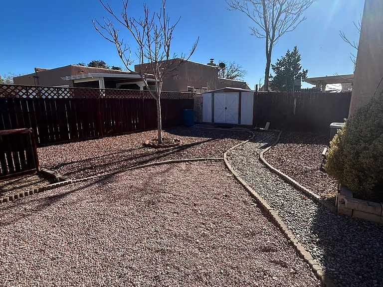 655 Lakeview Cir SE — Photo 1