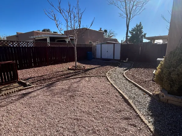 655 Lakeview Cir SE, Rio Rancho, NM 87124