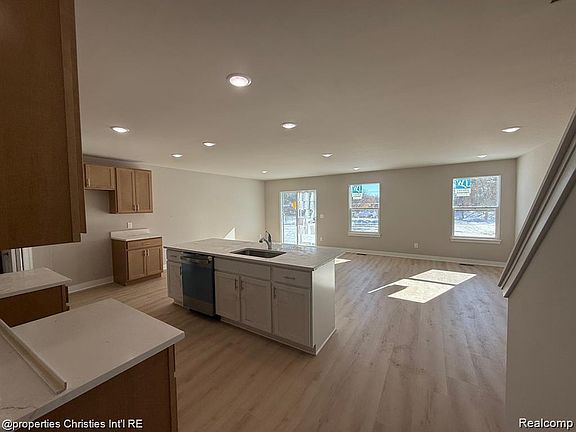 4th image of 126 Parsons Ln