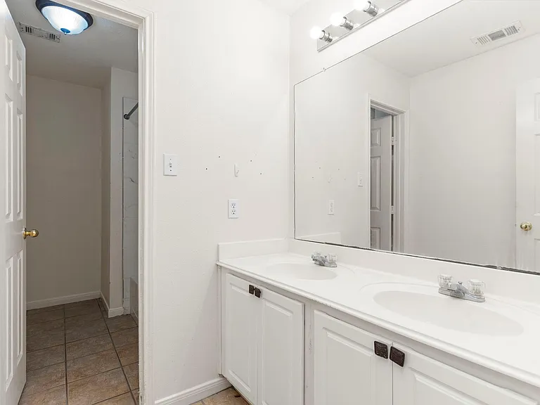 10415 Courtley St — Photo 29