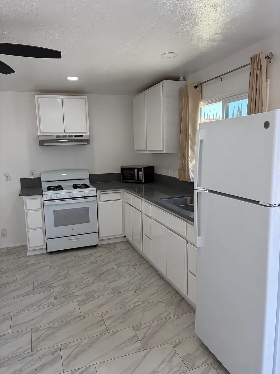 Building Photo - 14051 Paramount Blvd #1/2