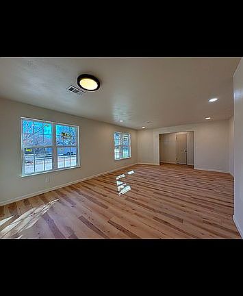 4th image of 3723 Farwell Dr