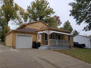 109 Woodland Rd, Lansing, KS 66043