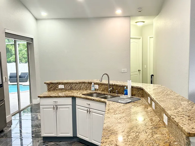 711 NW 19th Ct — Photo 15