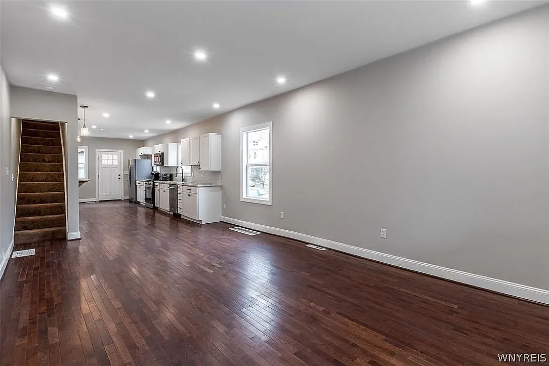 3 bed, 1225 sqft, $1,800 — Photo 3