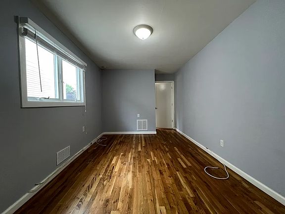 5th image of 24 Bowling Green Pl #1