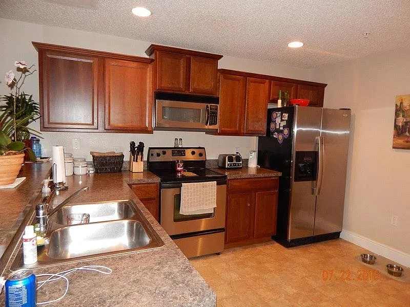 2 bed, 2.5 bath, 1275 sqft, $1,900 — Photo 2