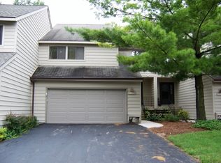 1516 Kirkwood Dr, Geneva, IL 60134