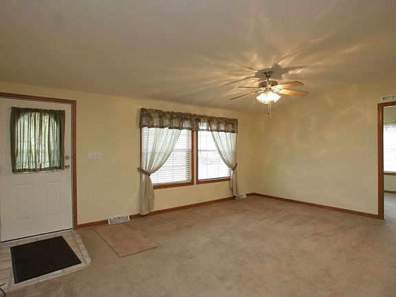 2nd image of 445 Park Hills Xing