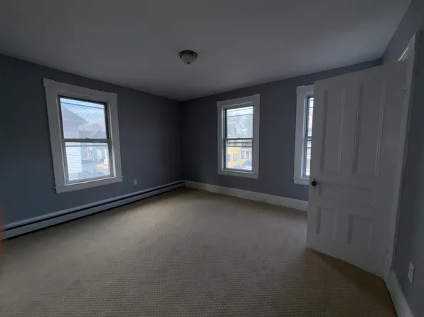 29 Burtt St #2, Lowell, MA 01851