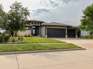 228 Overlook Ave, West Des Moines, IA 50266