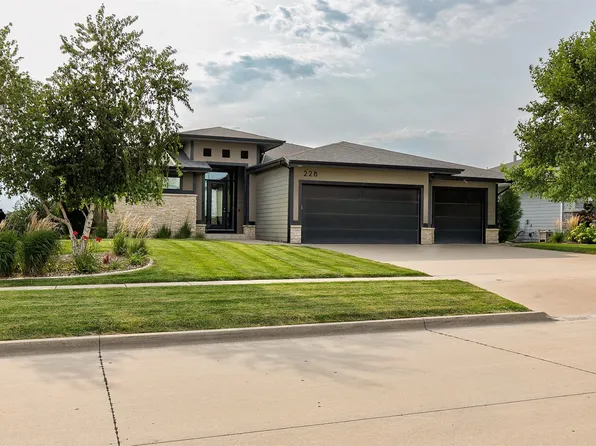 228 Overlook Ave, West Des Moines, IA 50266