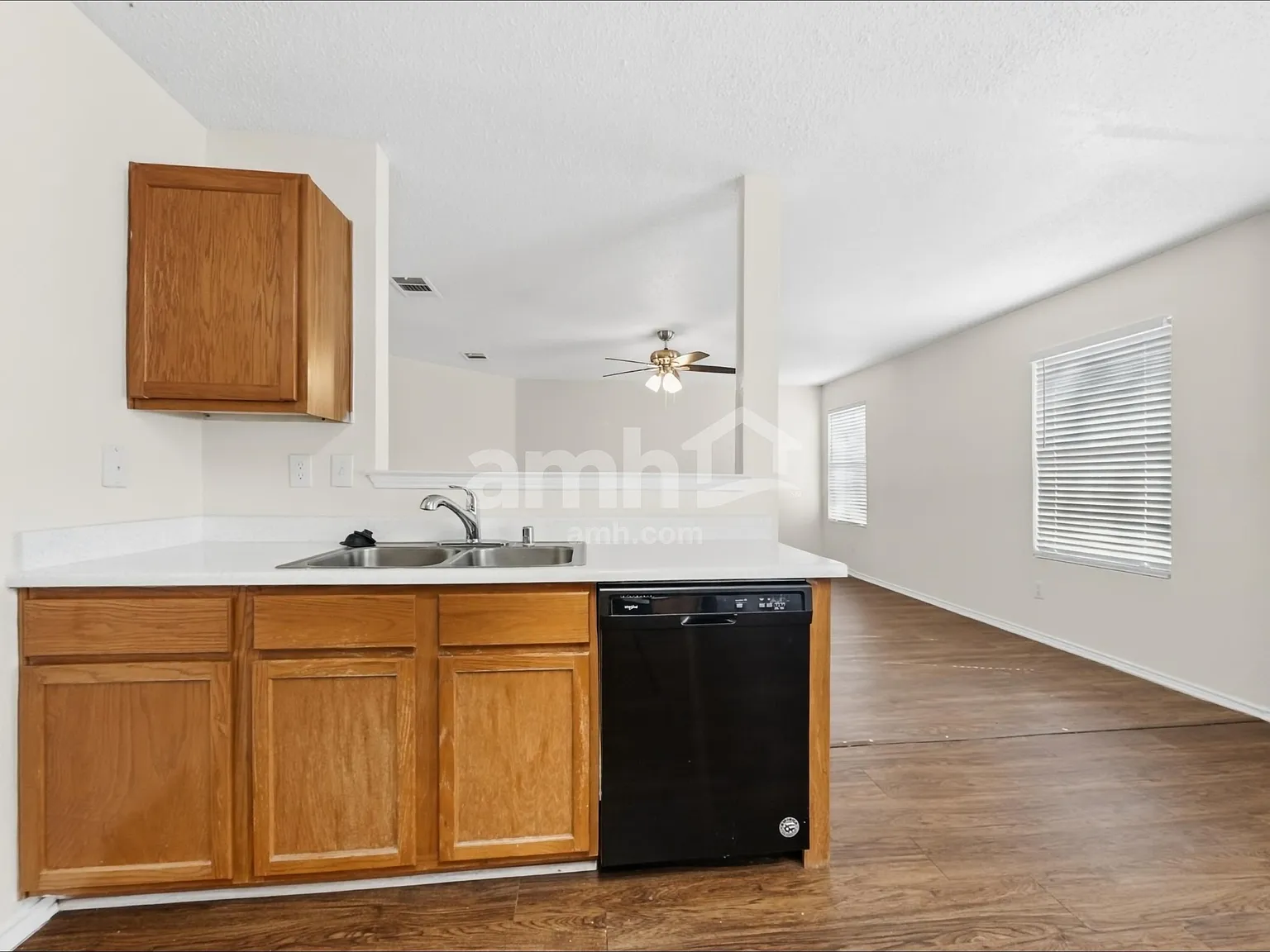 4 bed, 2.5 bath, 2611 sqft, $2,420 — Photo 4