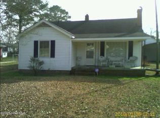 212 Moore St, Clinton, NC 28328