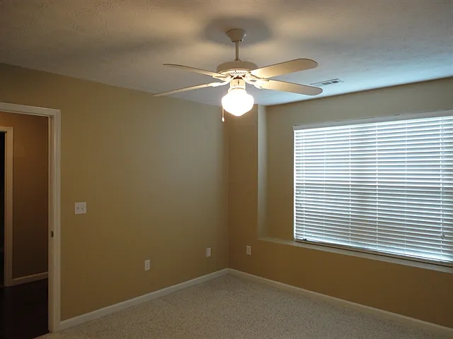 39 Mark Twain Ct — Photo 5