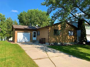 1813 29th St S, Moorhead, MN 56560
