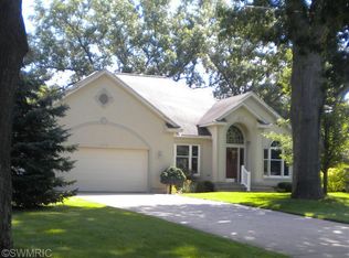 1516 N Ivanhoe Rd, Ludington, MI 49431