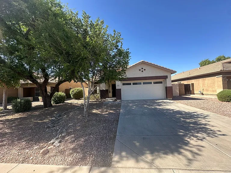 3726 E Longhorn Dr — Photo 2