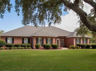 1253 Ceylon Dr, Gulf Breeze, FL 32563