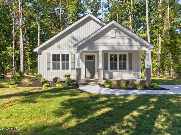 88 Oak Road, Lake Waccamaw, NC 28450