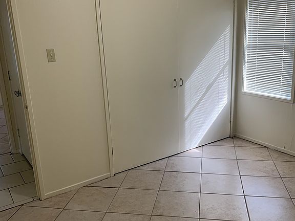 Bedroom - showing closet