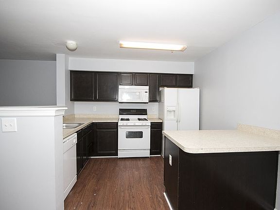 2nd image of 700 Gael Ct