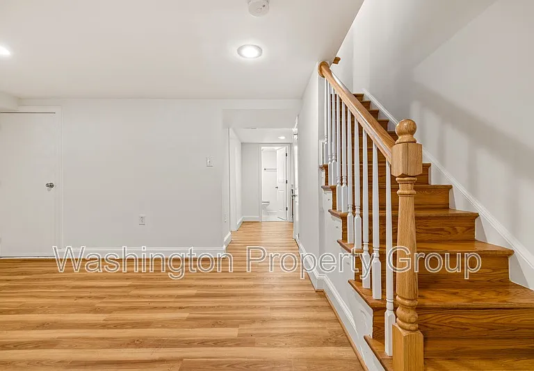 329 18th Pl NE — Photo 22