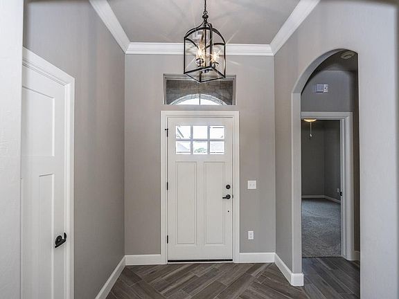 4th image of 8100 Lillas Way