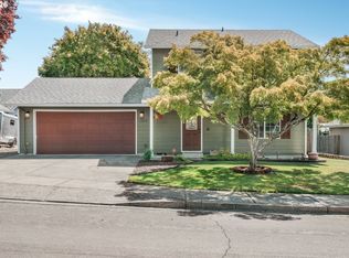 1233 SW Fir Ct, Dundee, OR 97115