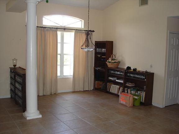 4th image of 4107 SW Rushmore St