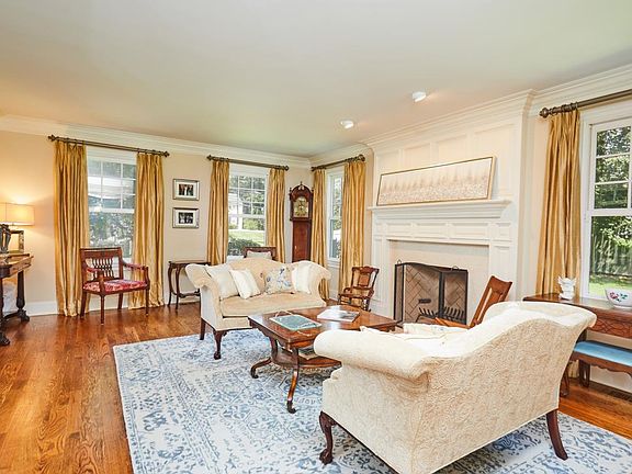 157 Compo Road South