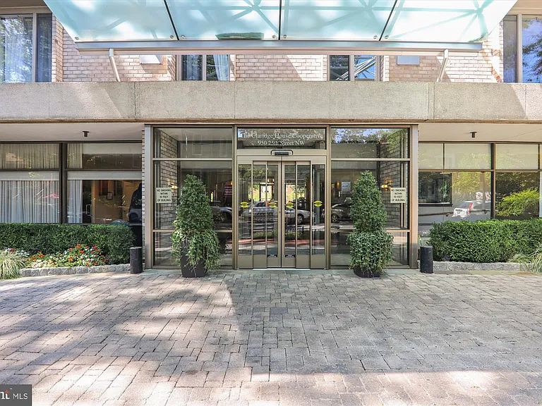 950 25th St NW #709 — Photo 1