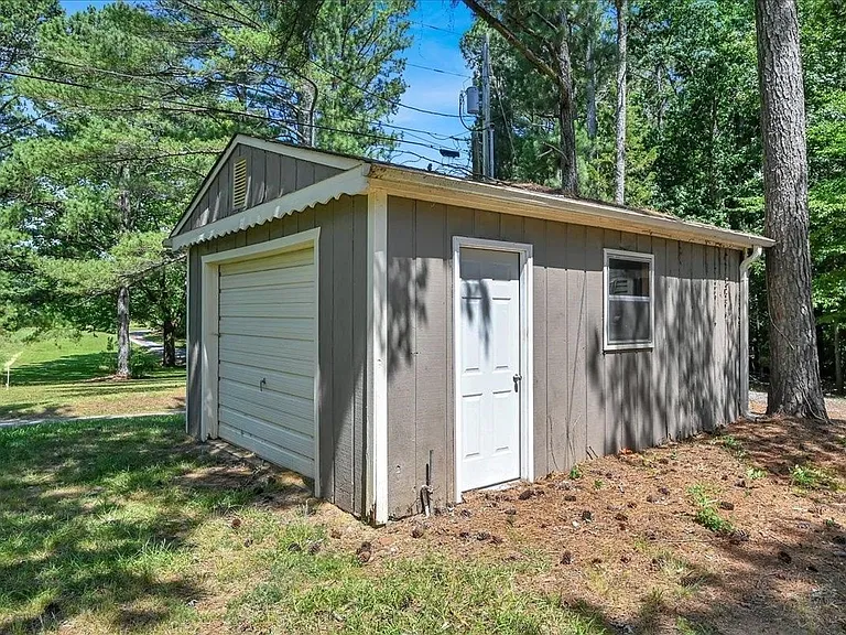 Detached Garage