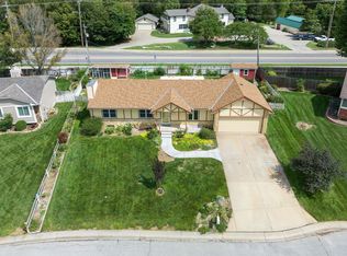 1107 S Woodlawn Heights Ct, Derby, KS 67037