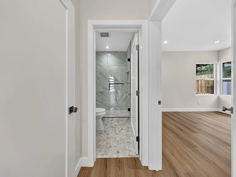 2325 N Naomi St — Photo 22
