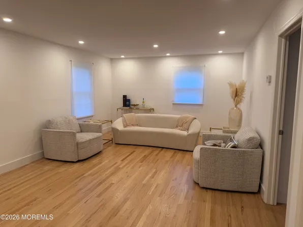 534 Apple Dr, Oakhurst, NJ 07755