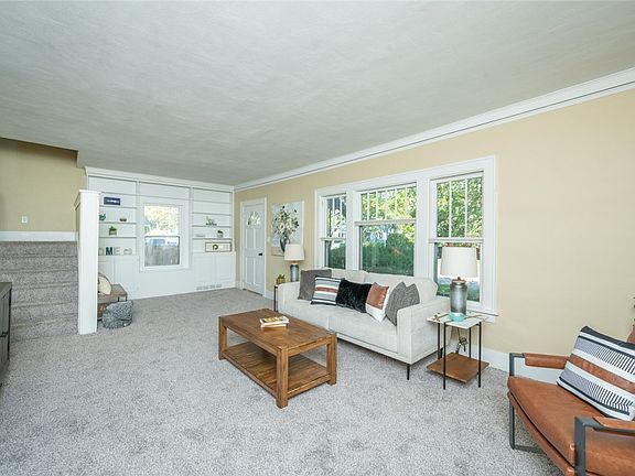 4th image of 901 N Howard St