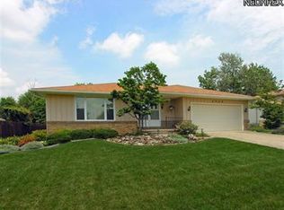 4689 Persimmon Ln, Brunswick, OH 44212