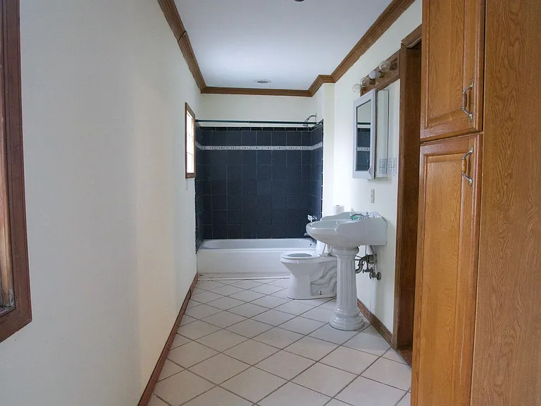 1020 Ferry St — Photo 13
