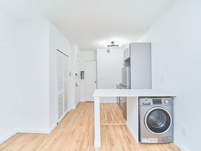 326 E 74th St #14 — Photo 3