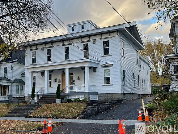 2nd image of 906.2 N Alvord St #2