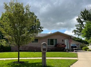 39701 Deepwood St, Canton, MI 48188