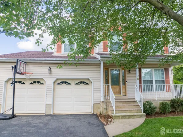 6 Amherst Ct, North Brunswick, NJ 08902