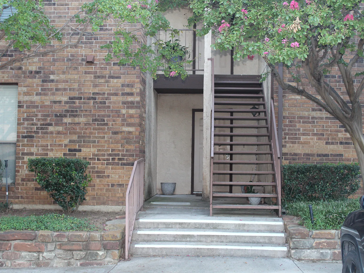 2 bed, 1025 sqft, $700 — Photo 2