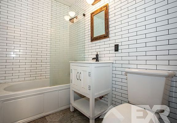 5th image of 43 Newell St #E1