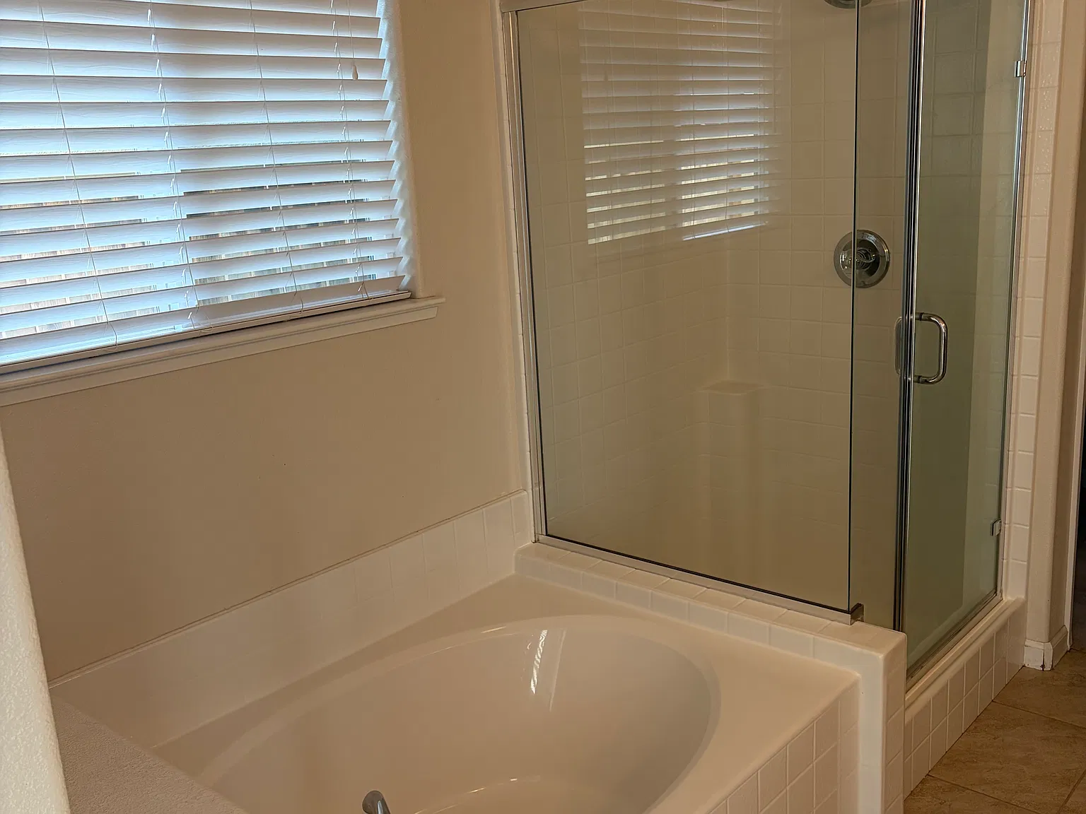 3 bed, 1571 sqft, $3,650 — Photo 2