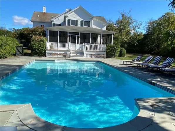 515 W Main Rd, Portsmouth, RI 02871